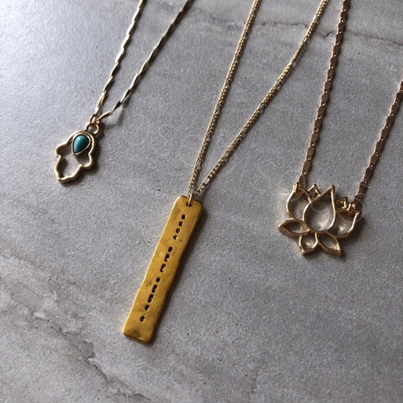 🆕{✨E&L🌙} Delicate Gold Layering Lotus Necklace - Picture 4 of 7